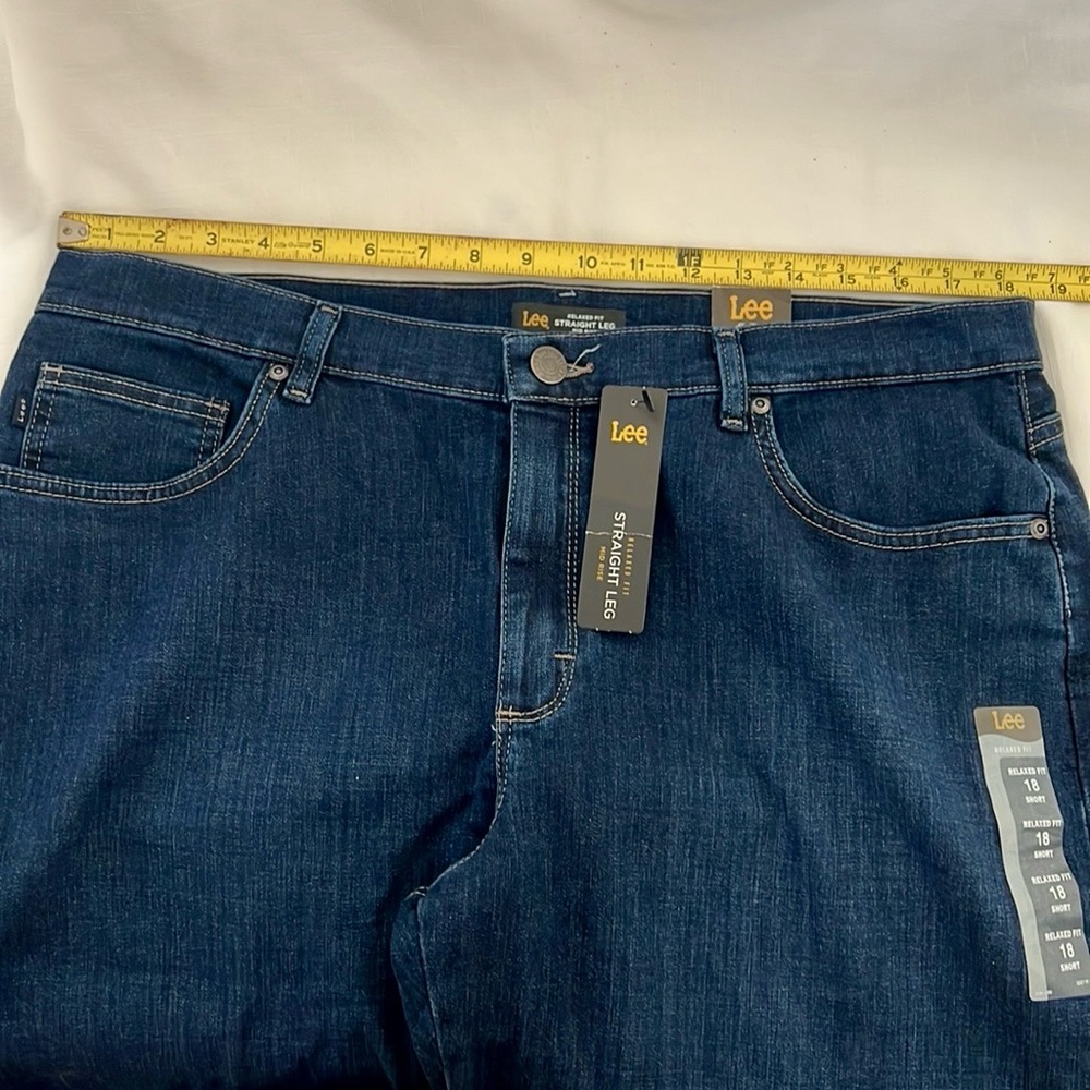 Lee~Blue Jeans / New With Tag / Relaxed Fit~Straight Leg~Mid Rise - Picture 9 of 12